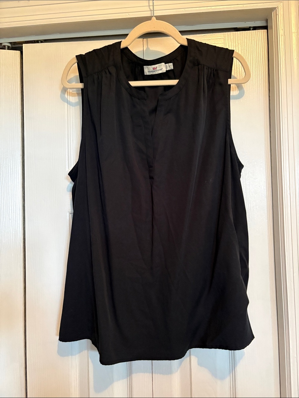 Vineyard Vines Black Sleeveless  Top. NWOT